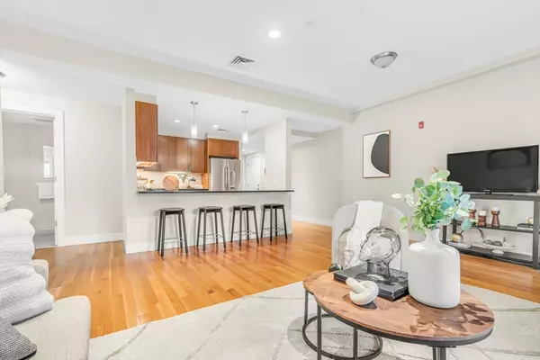Brookline, MA 02467,321 Hammond Pond Parkway #103