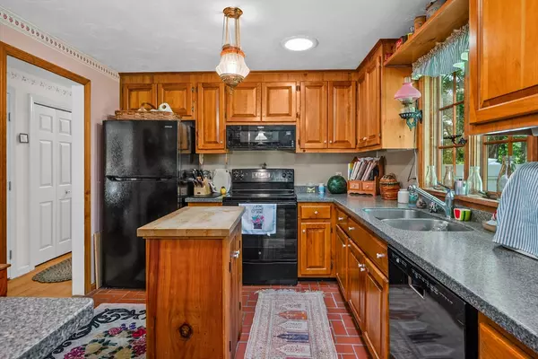 Brewster, MA 02631,89 Cliff Pond Rd