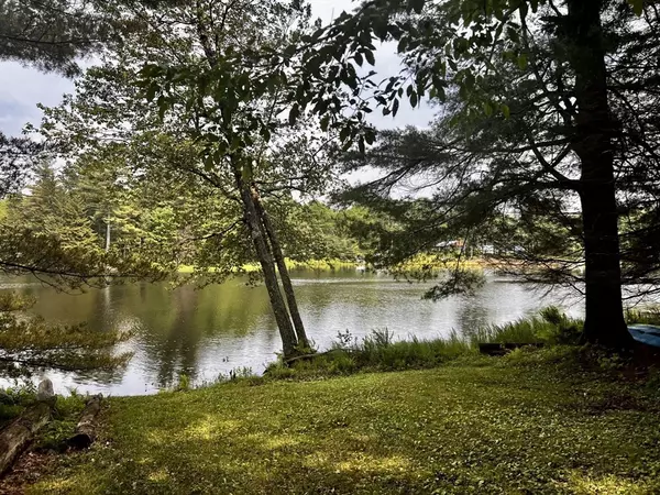 Heath, MA 01346,40 Papoose Lake Dr