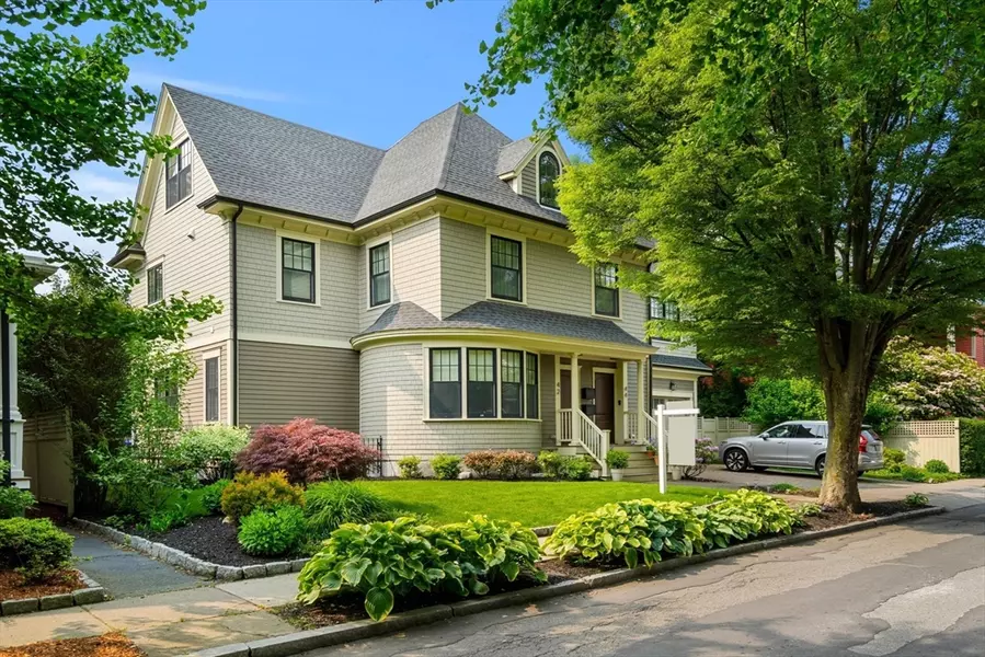 42 Coolidge St #42, Brookline, MA 02446