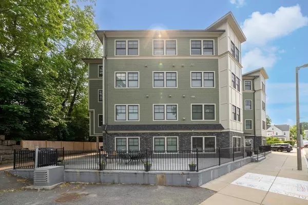 Boston, MA 02131,18 Robert St #6