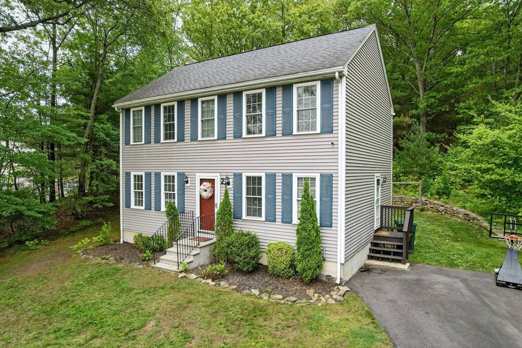 Uxbridge, MA 01569,21 Rose Ln