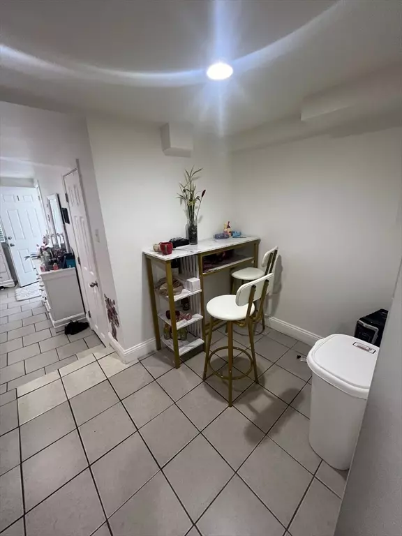 Chelsea, MA 02150,104 Beacon St #3