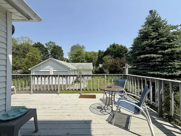 Greenfield, MA 01301,65 Haywood St