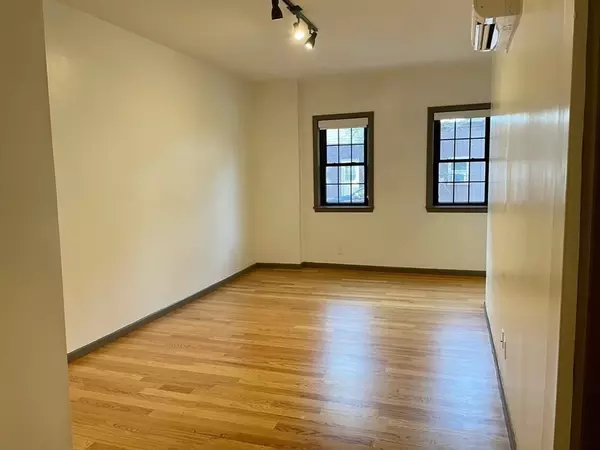 Cambridge, MA 02141,113 Webster #1