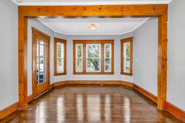 Lowell, MA 01854,275-277 White Street