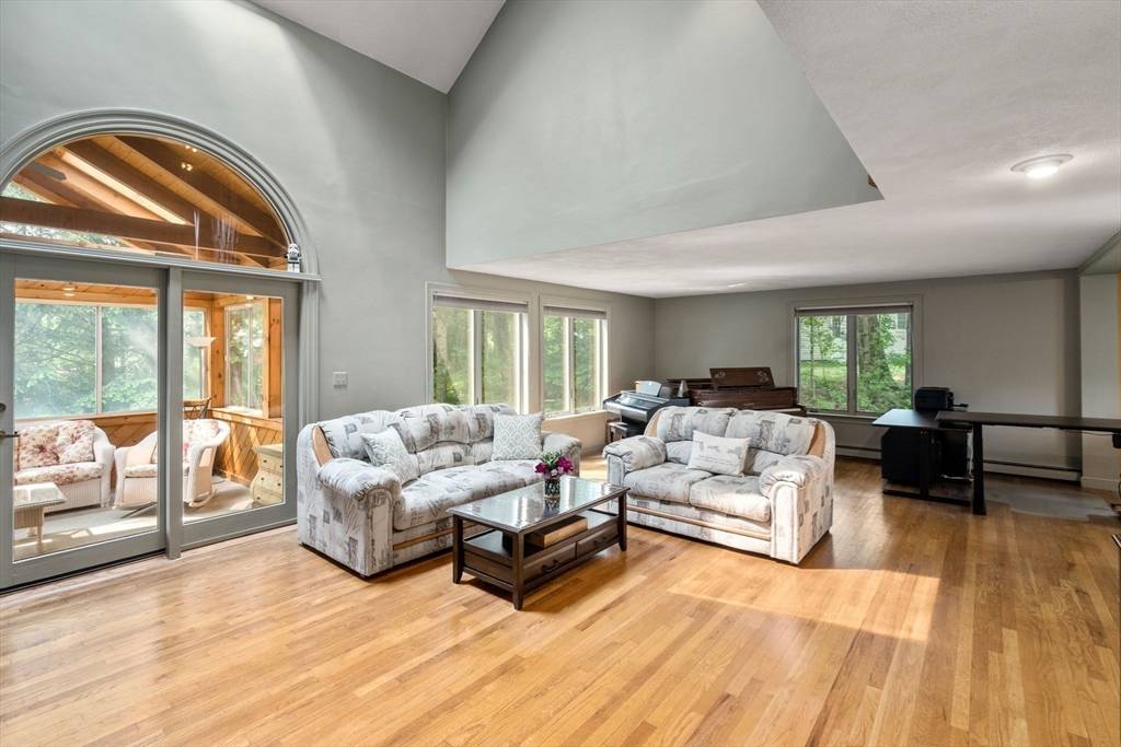 Acton, MA 01720,17 Northbriar Rd