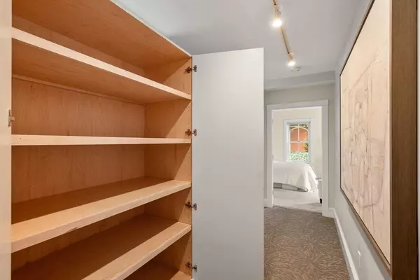 Brookline, MA 02445,37 Waverly #37