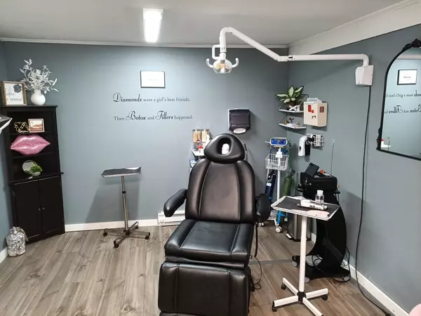 Sturbridge, MA 01566,71 Main Street #4