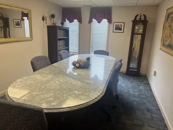 Chelmsford, MA 01824,11 Summer St #2