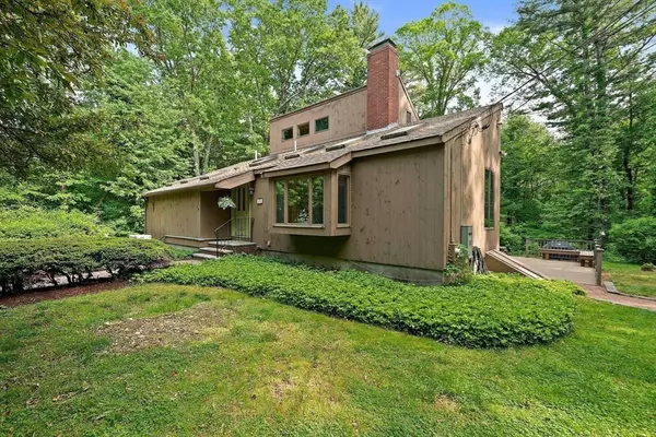 575 1st Parish Rd, Scituate, MA 02066