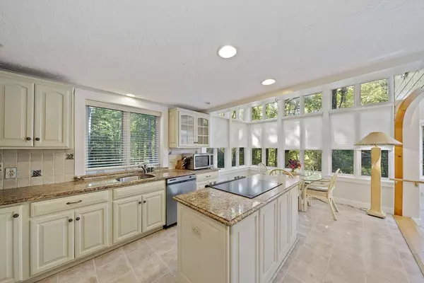 575 1st Parish Rd, Scituate, MA 02066