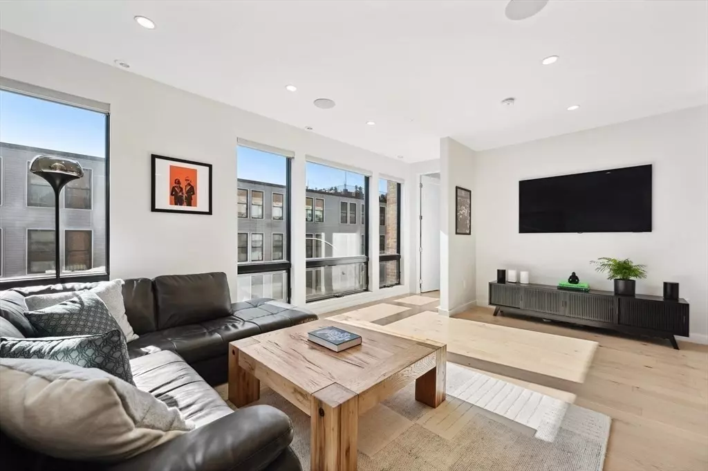 Boston, MA 02127,340 West 2nd #13