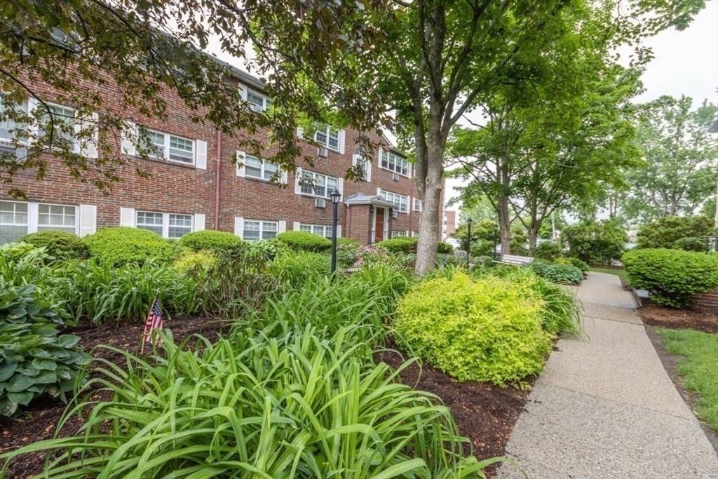 Boston, MA 02132,5 Cass St #12