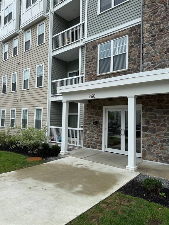 North Reading, MA 01864,260 Martins Lndg #309