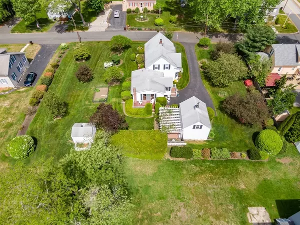 Amesbury, MA 01913,8 Manila