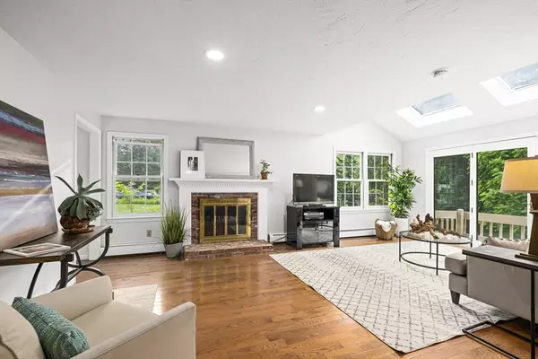 Northborough, MA 01532,12 Lanthorn Rd