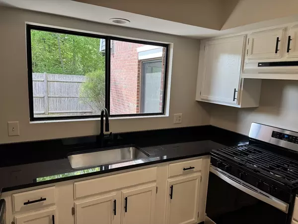 Stoughton, MA 02072,214 Greenbrook Drive #214