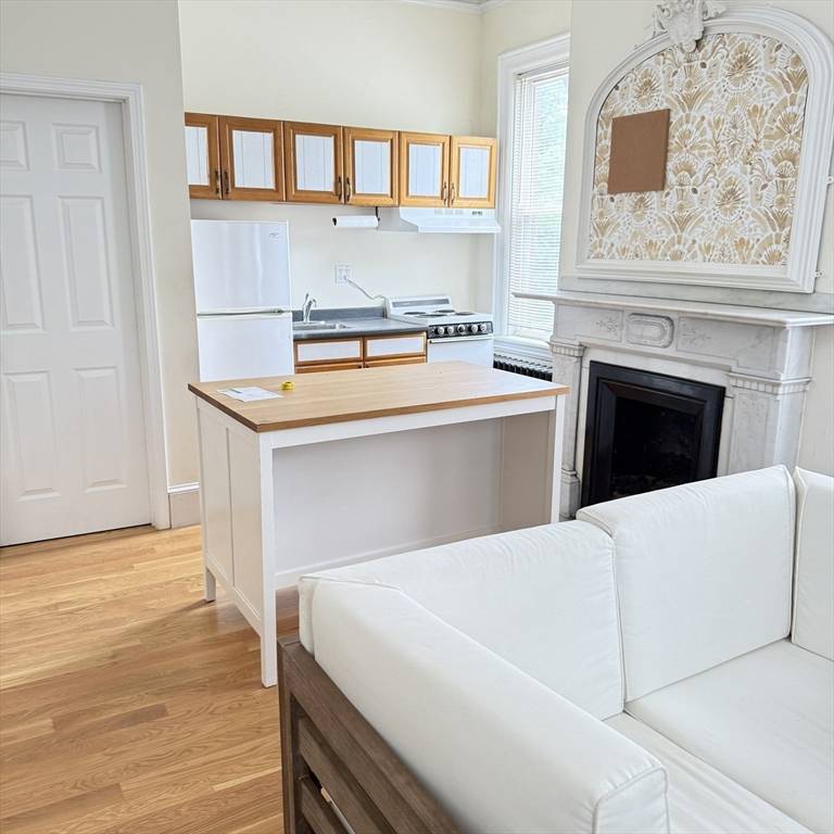 84 Ellery St #3, Cambridge, MA 02138