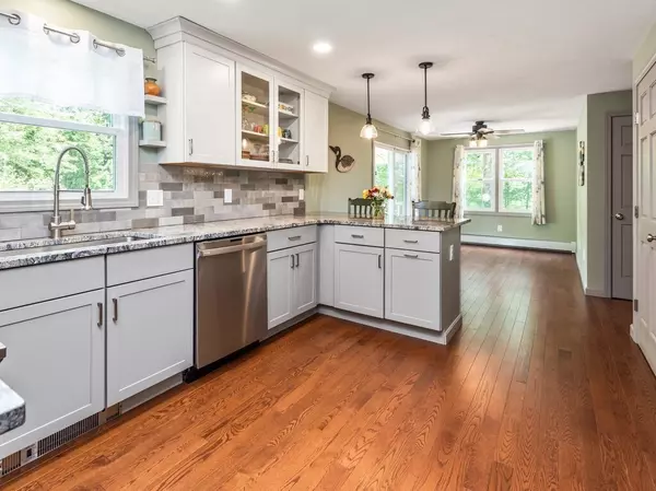 Charlton, MA 01507,3 Hayes Pond Cir