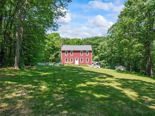 Charlton, MA 01507,3 Hayes Pond Cir