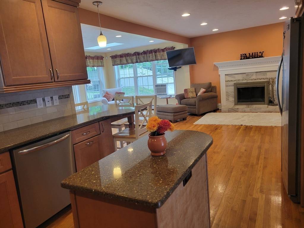 Leominster, MA 01453,90 Dogwood Rd