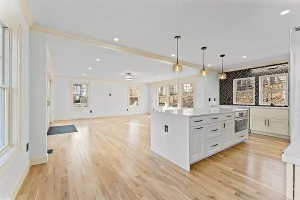 Wellesley, MA 02481,25 Shaw Rd