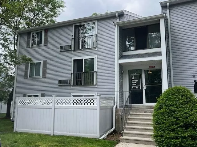 Natick, MA 01760,3 Village Rock Ln #1