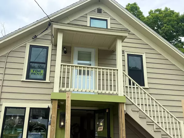 Sturbridge, MA 01518,5 Snell St #2