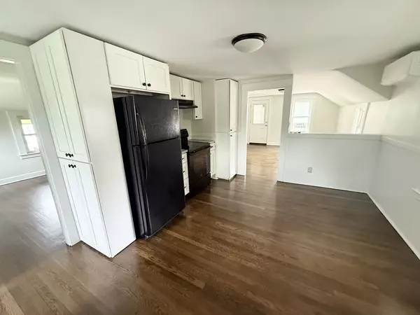 Sturbridge, MA 01518,5 Snell St #2