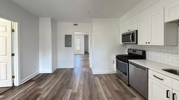 Southbridge, MA 01550,63 River St #4