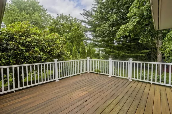 South Hadley, MA 01075,27 Chestnut Hill