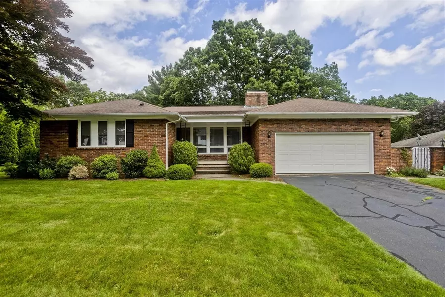 27 Chestnut Hill, South Hadley, MA 01075