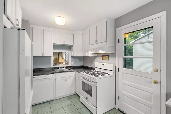 Marblehead, MA 01945,18 Lincoln Park