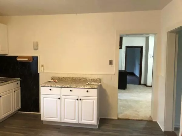 Montague, MA 01351,6 N Street #2