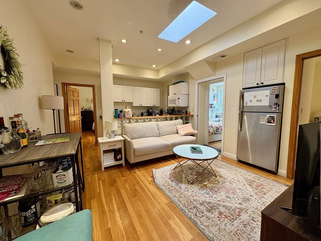 Brookline, MA 02445,1801 Beacon St #8