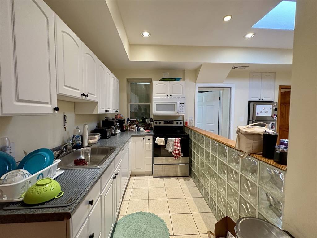 Brookline, MA 02445,1801 Beacon St #8