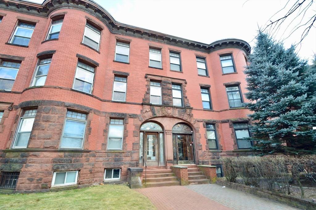 Brookline, MA 02445,1801 Beacon St #8