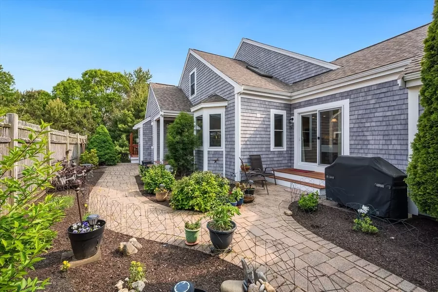 11 Alice Mullens Way #11, Plymouth, MA 02360