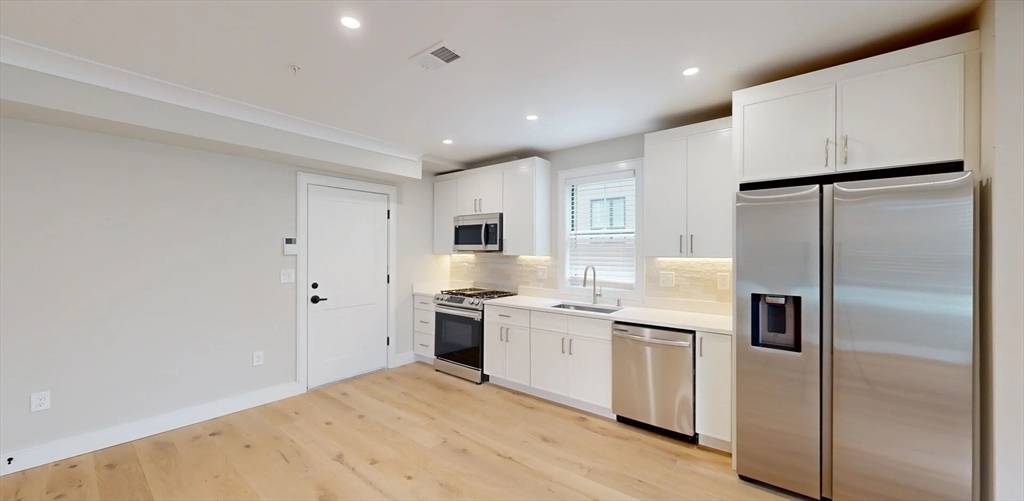 Boston, MA 02134,9 Everett St #4