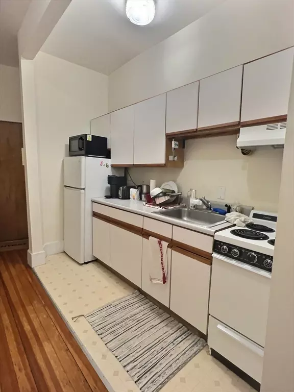 Brookline, MA 02446,1382 Beacon #4