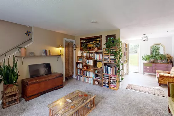 Amherst, MA 01002,252 West Street #18