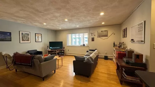 Somerville, MA 02143,115 Highland Ave. #14