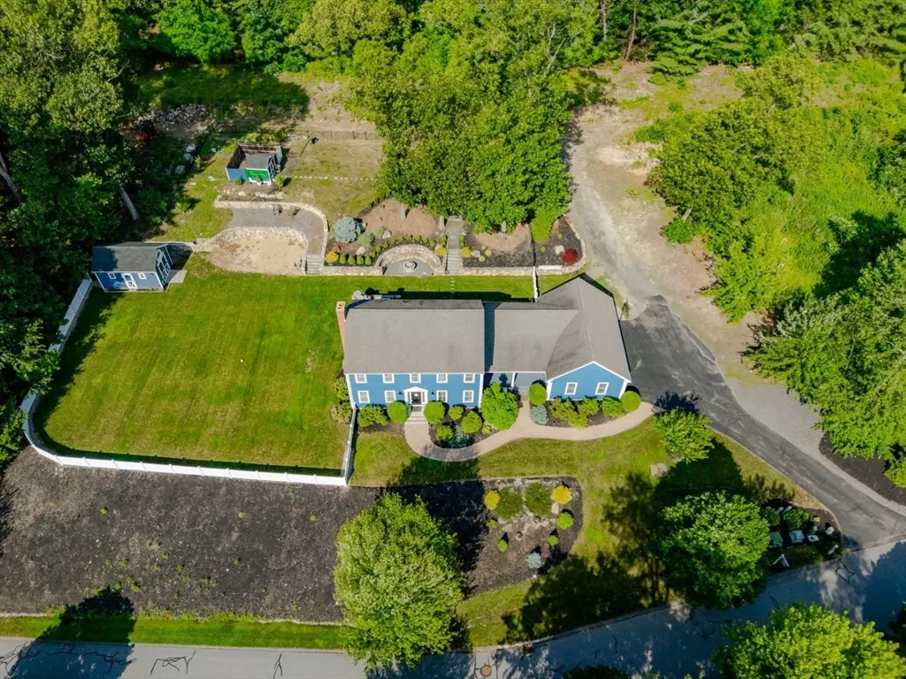Sterling, MA 01564,3 Village Ln