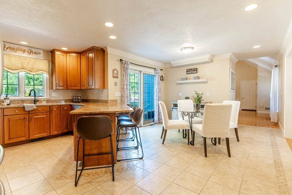 Sterling, MA 01564,3 Village Ln