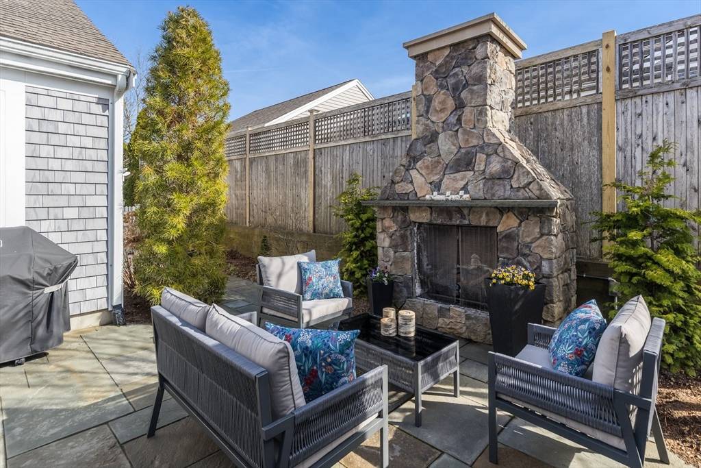 21 Whitcomb Garden #21, Plymouth, MA 02360
