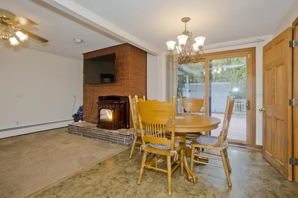 Chicopee, MA 01020,12 Allen St