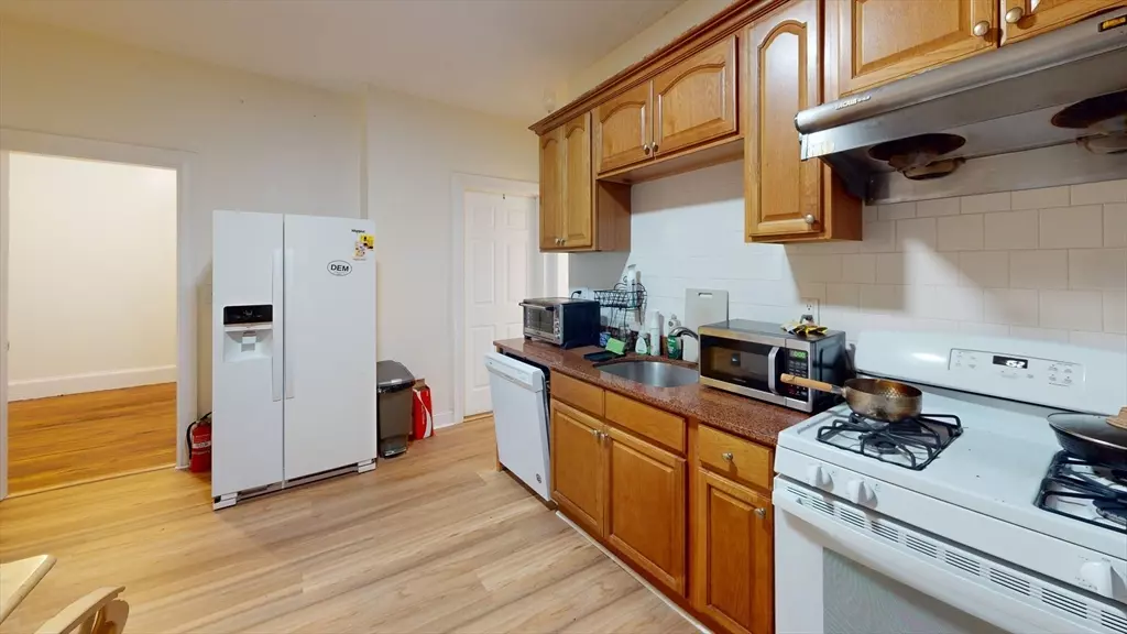 19 Newport St #1A, Boston, MA 02125