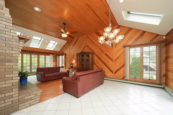 Mashpee, MA 02649,51 Manitoba Rd
