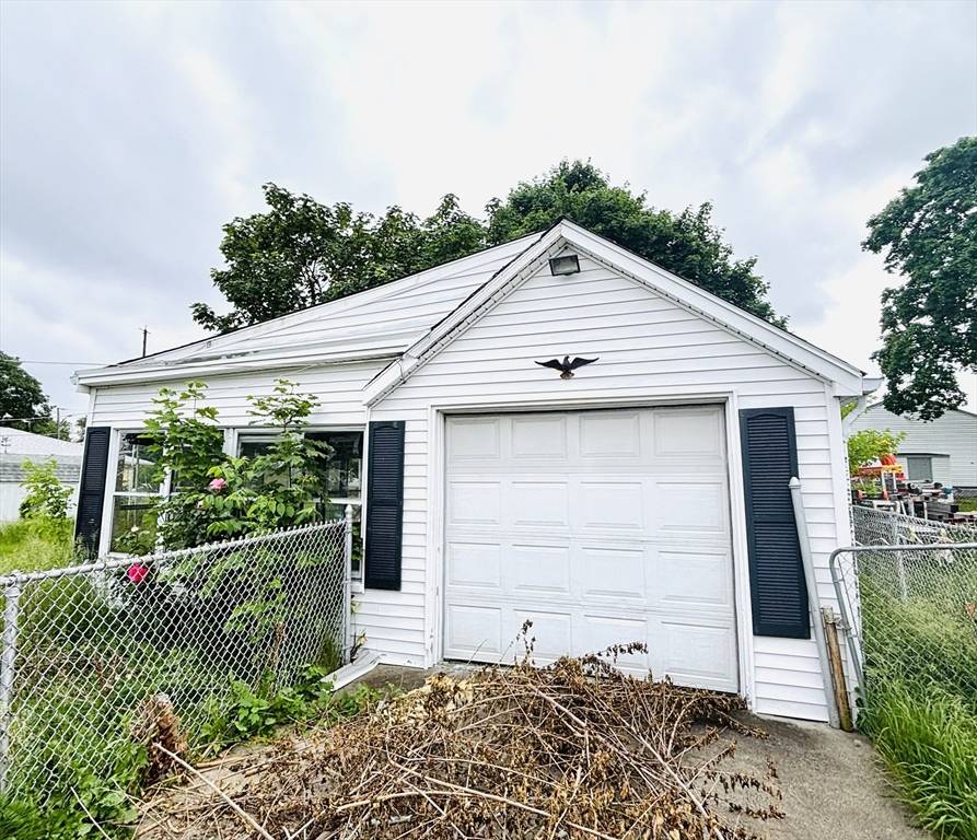 Fall River, MA 02724,298 King St